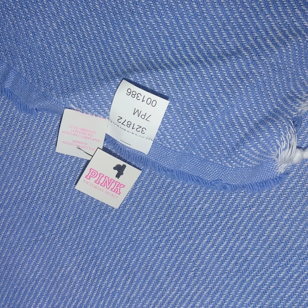 Victoria's Secret Cream and Red Retro Tote And Blanket Bundle. - Picture 8 of 11